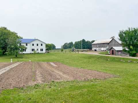 N8321 Knitt Rd, Clintonville, WI 54929