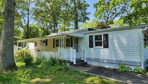 703 Fresh Pond Ave., Calverton, NY 11933