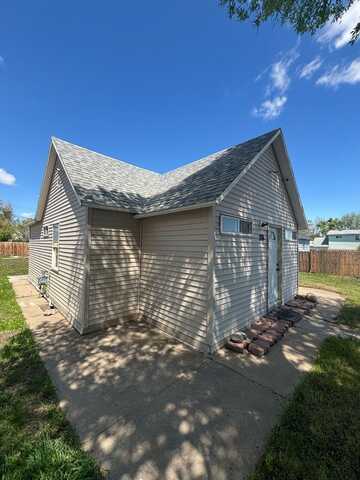 806 2nd St W, Williston, ND 58801