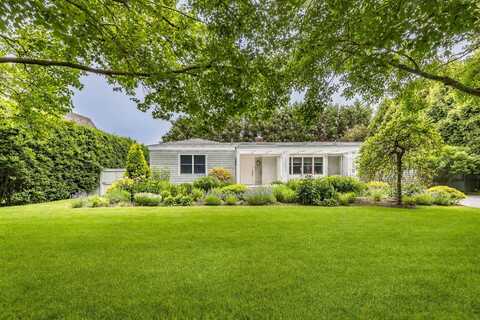 192 HALSEY ST, Southampton, NY 11968