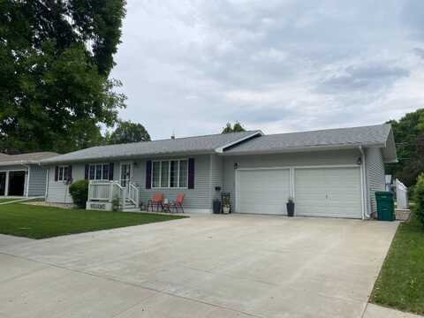 1009 7th St S, Milbank, SD 57252