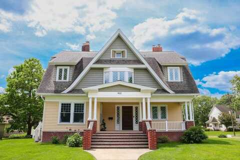 905 E. 1st North St., Carlinville, IL 62626