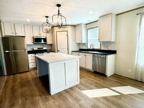 808 N. Prairieview Rd., Mahomet, IL 61853