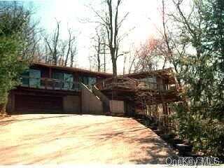479 Harbor Rd, Cold Spring Harbor, NY 11724