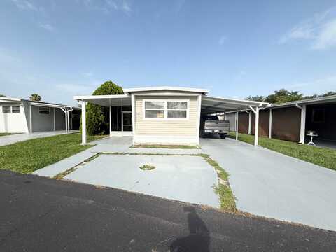 5217 Redwing St, Zephyrhills, FL 33541