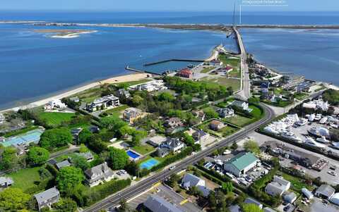 83 Foster Avenue, Hampton Bays, NY 11946