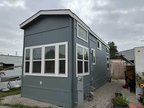 8052 ALHAMBRA AVENUE, PARAMOUNT, CA 90723