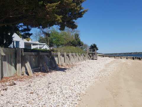 100 Peconic Avenue, Shelter Island, NY 11964