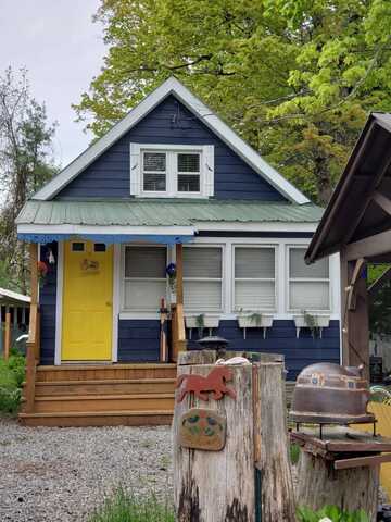 139 Third Ave, Caroga Lake, NY 12032
