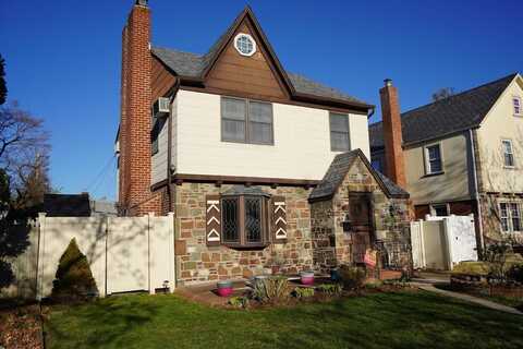 8618 248th St, Bellerose, NY 11426