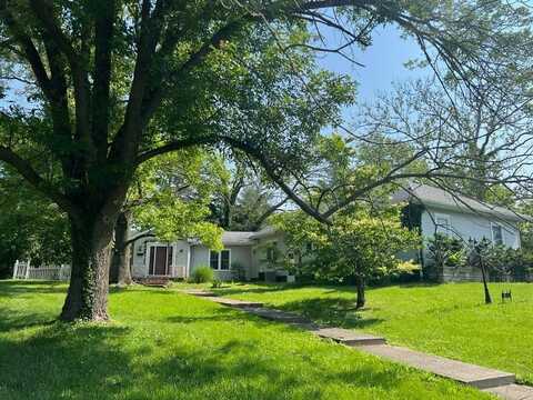 1140 E Main St., Carlinville, IL 62626