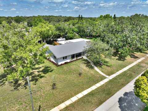 1510 Live Oak St., New Smyrna Beach, FL 32168