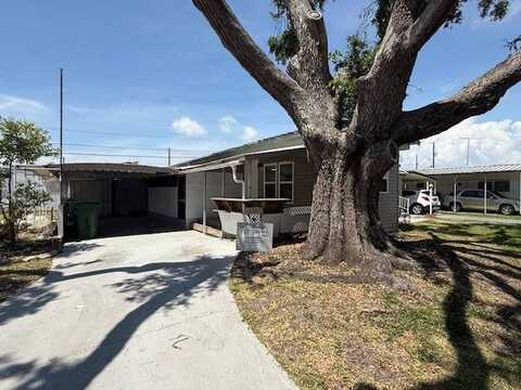 200 Fun Avenue, Bradenton, FL 34208