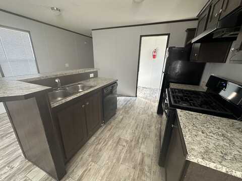 5913 W Maple, Romulus, MI 48174