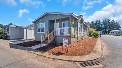 1800 Lakewood Ct, Eugene, OR 97402