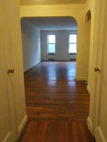 92-1 Whitney ave, Elmhurst, NY 11373
