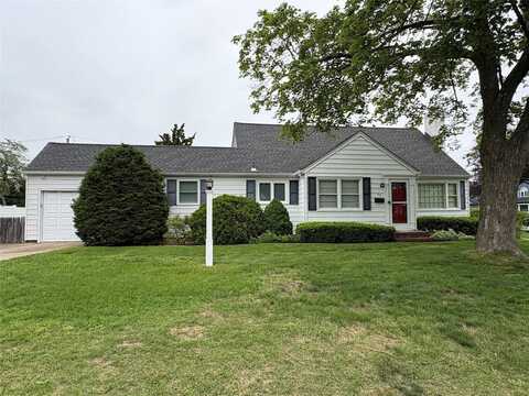53 Canterbury Lane, North Babylon, NY 11703