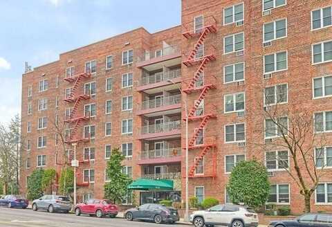241-20 Northern Blvd, Douglaston, NY 11362