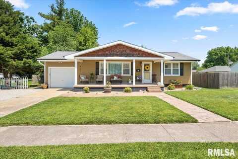 908 W CENTER Street, Girard, IL 62640