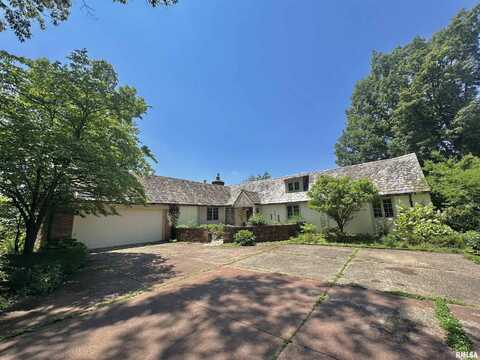 355 N LAKEVIEW Drive, Salem, IL 62881