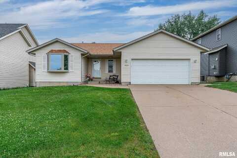 6939 CRESTHILL Drive, Davenport, IA 52806