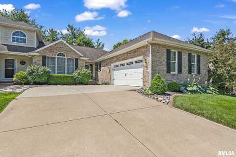 2526 CHAPEL HILL Drive, Springfield, IL 62702