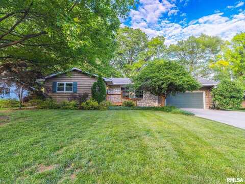 10 OAK HILL Court, Pekin, IL 61554