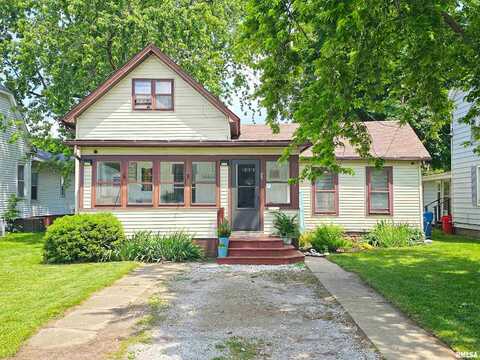 75 W 5TH Street, El Paso, IL 61738