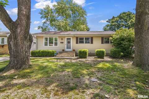 1916 FAIRMONT Drive, Springfield, IL 62702