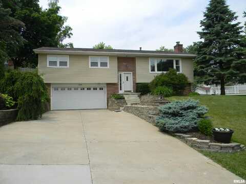 3522 N 2ND Street, Clinton, IA 52732