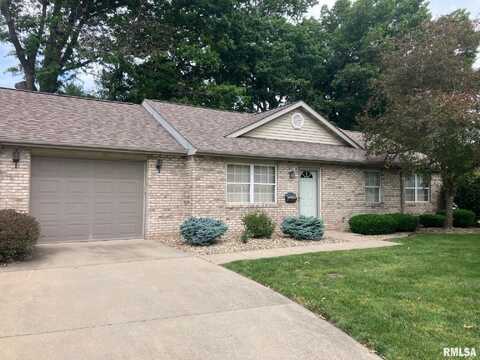1315 W PARK Avenue, Taylorville, IL 62568