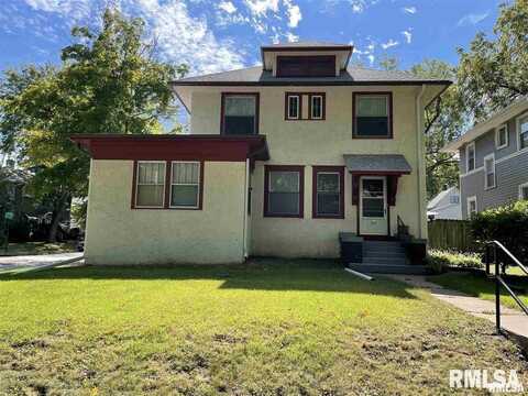 221 E DOVER Court, Davenport, IA 52803