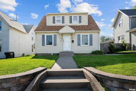 2920 ROOSEVELT Street, Clinton, IA 52732