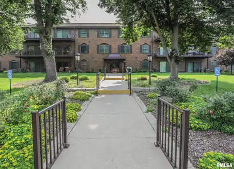 1360 KIMBERLY RIDGE Road, Bettendorf, IA 52722
