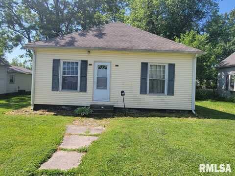 405 N MONROE Street, Nokomis, IL 62075