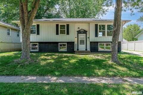 1811 VALLEY Drive, Davenport, IA 52806