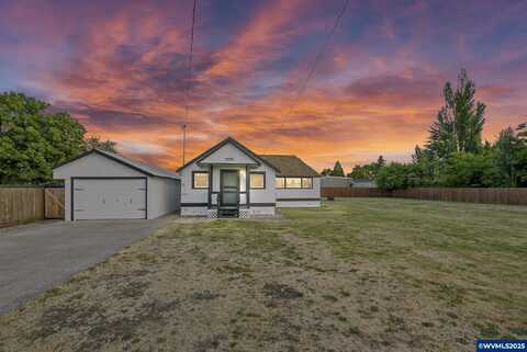 1570 Blaine St, Woodburn, OR 97071