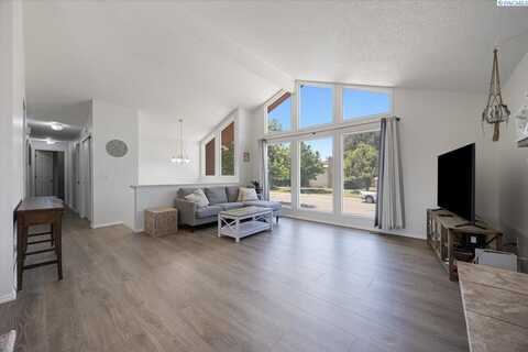 2132 Cascade Ave, Richland, WA 99354