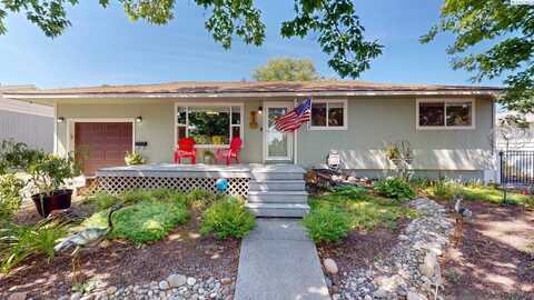612 Newcomer Street, Richland, WA 99354