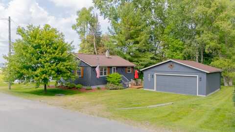 122 Pinewood Avenue, Houghton Lake, MI 48629