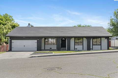 1819 Newport, Kennewick, WA 99337