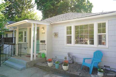 1004 NE D St, Pullman, WA 99163