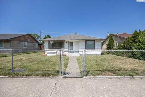 719 W Octave St, Pasco, WA 99301