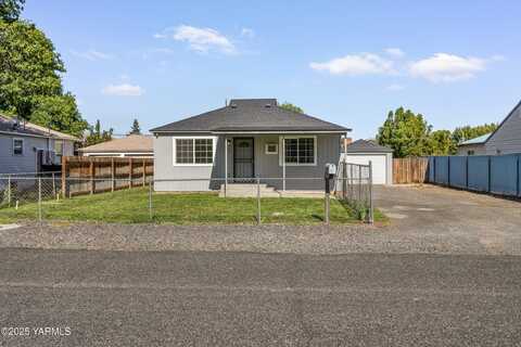 921 N 29th Ave, Yakima, WA 98902