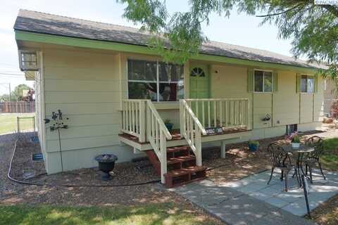 1539 N 18th Dr, Pasco, WA 99301