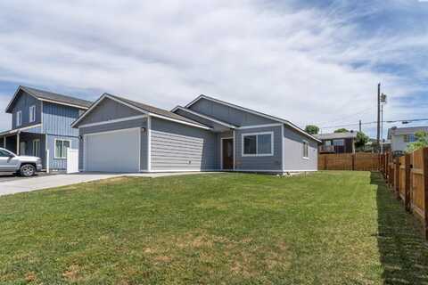 209 W 7th Avenue, Warden, WA 98857
