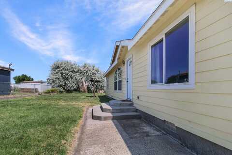 524 New Gate Dr., Prosser, WA 99350