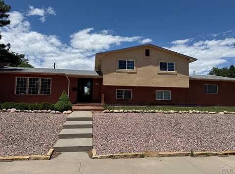 135 La Rochelle Dr, Pueblo, CO 81005