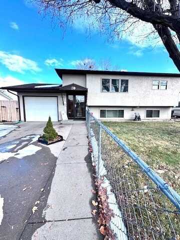 10 Barclay Dr, Pueblo, CO 81005