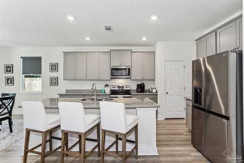 6233 Carson Dr, Milton, FL 32570